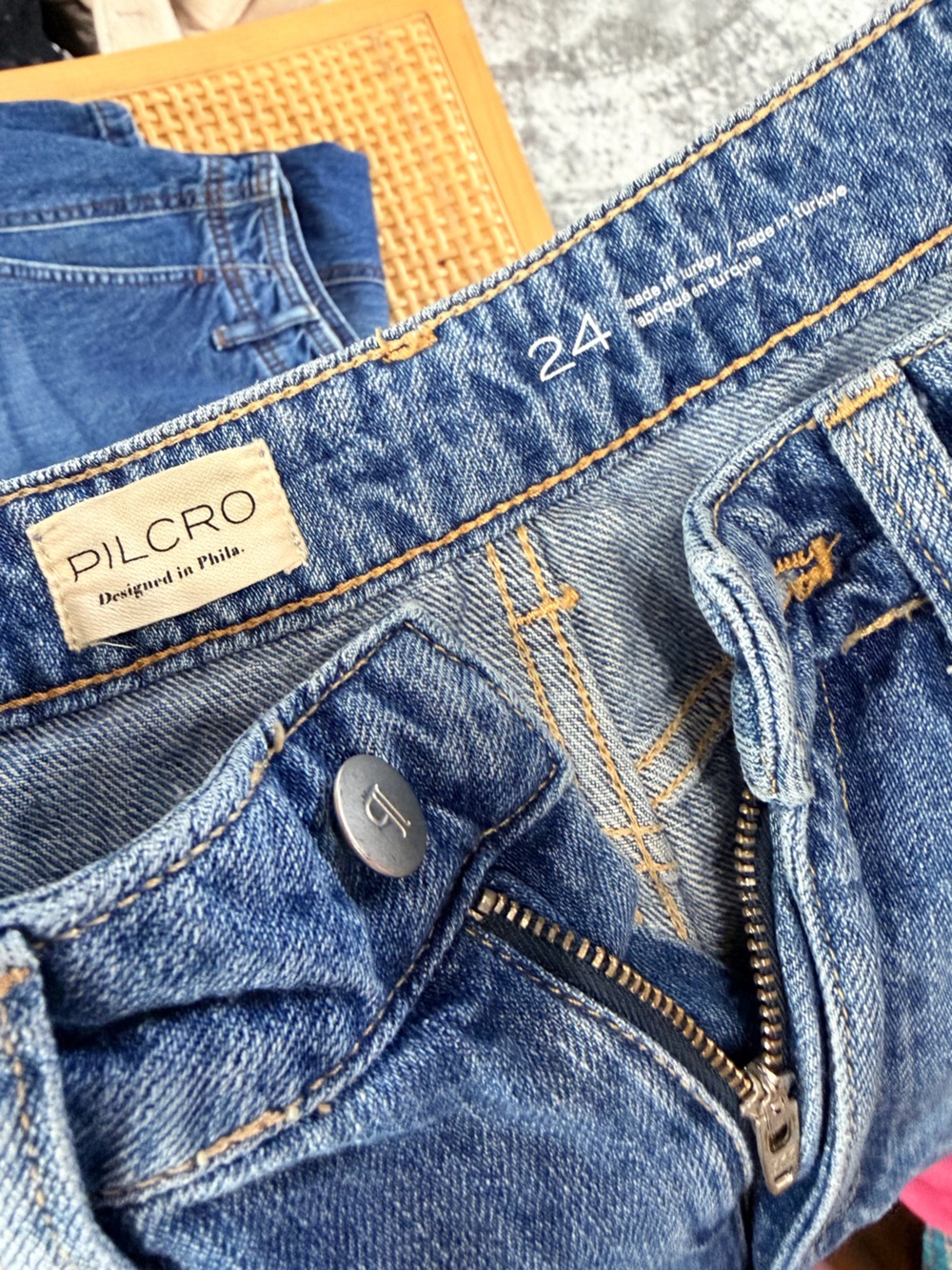 Anthropologie Pilcro Solene High-Rise Wide-Leg Ruffle Flare Jeans 24 - Picture 4 of 5